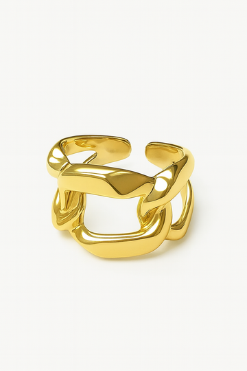 Chunked Link Ring in 18K gold-plated brass with chunky chain-link design.