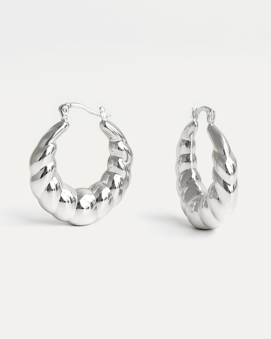 Chunky Spiral Hoops in polished silver with twisted sculptural design – Jadejuri