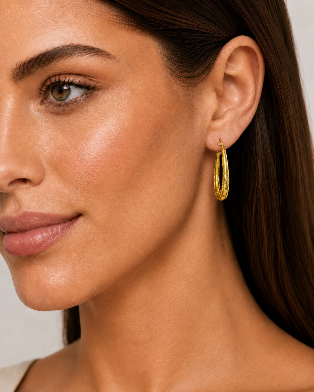 etched twist oval hoop earrings in 18K gold plated finish, minimalist women jewelry