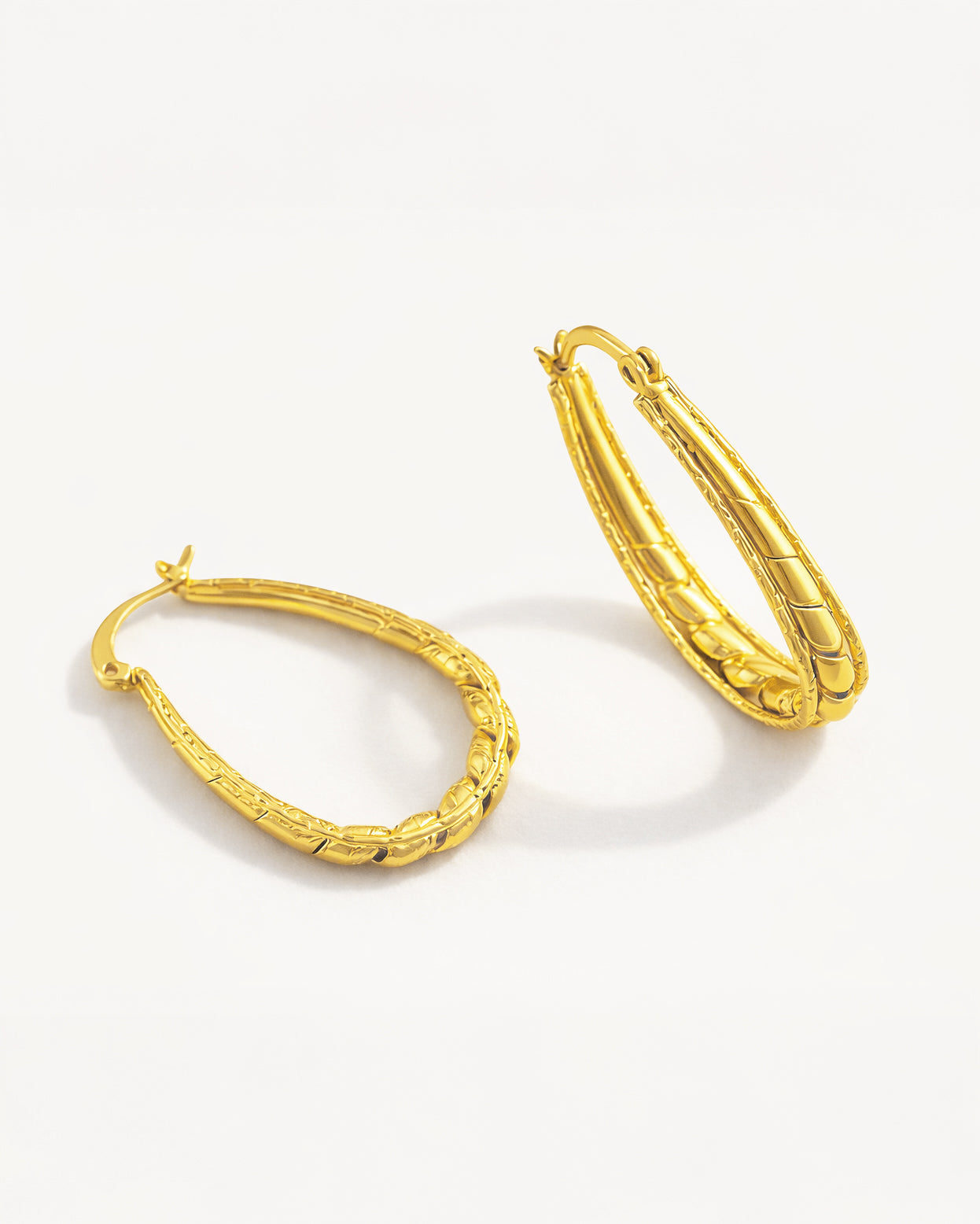18K gold plated etched twist oval hoop earrings, minimalist women jewelry close-up