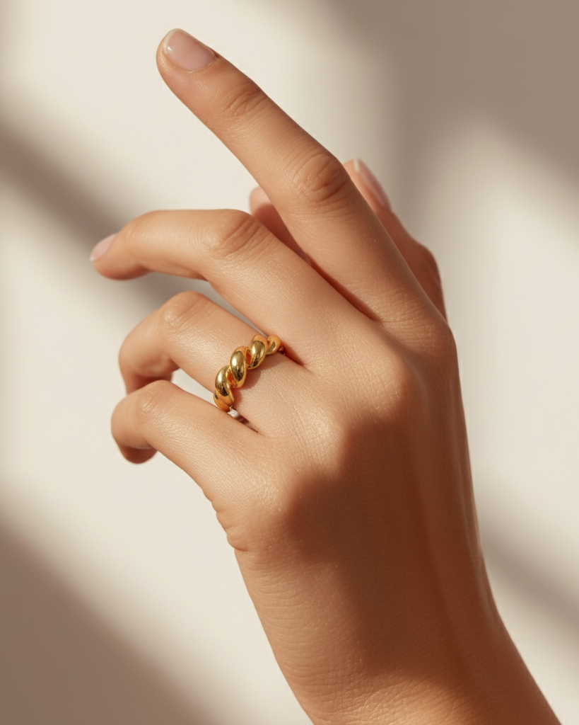 Chunky_Twist_Ring_Gold_Model_Hand