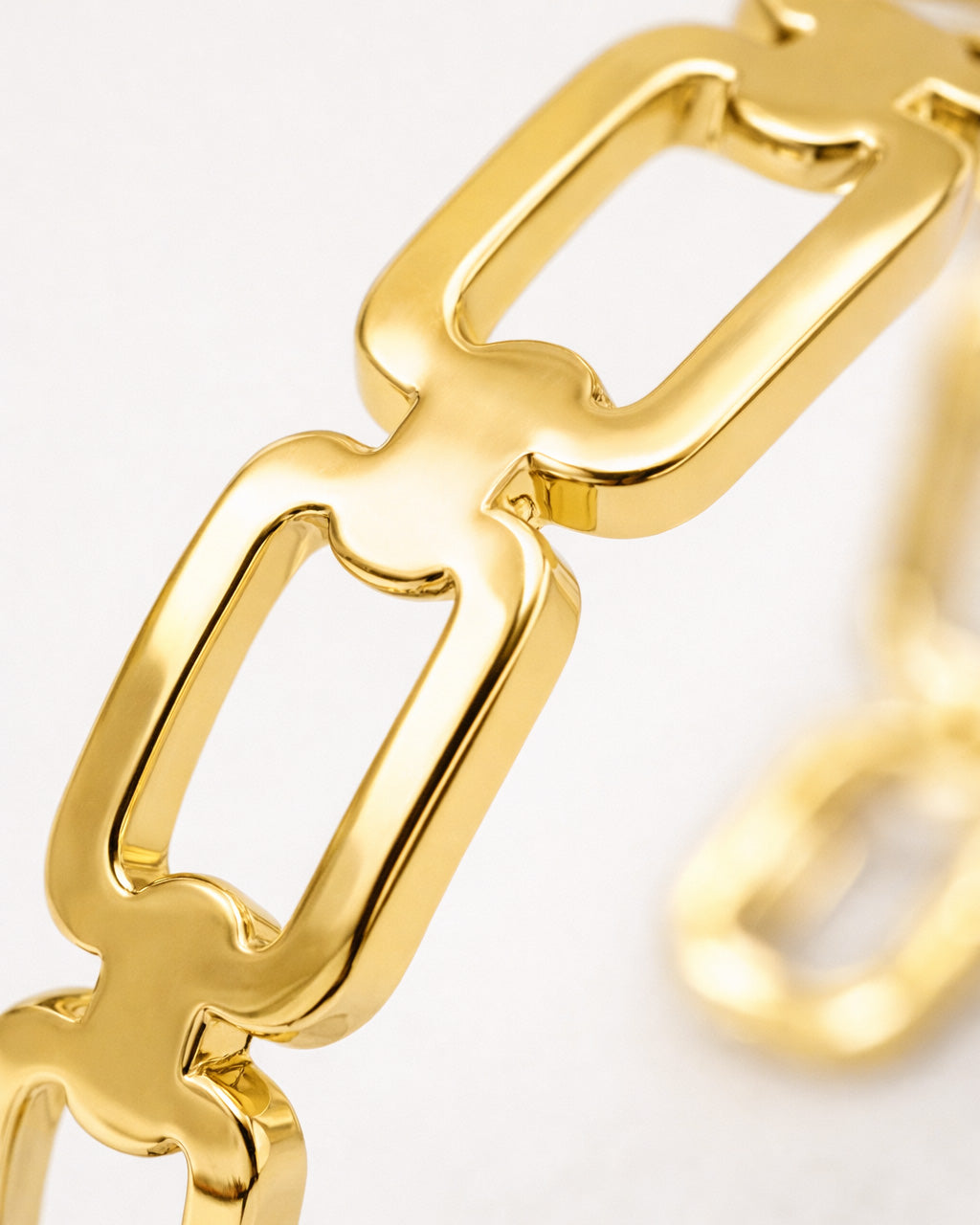Close-up 18k gold-plated link cuff bracelet, minimalist for women | Jadejuri