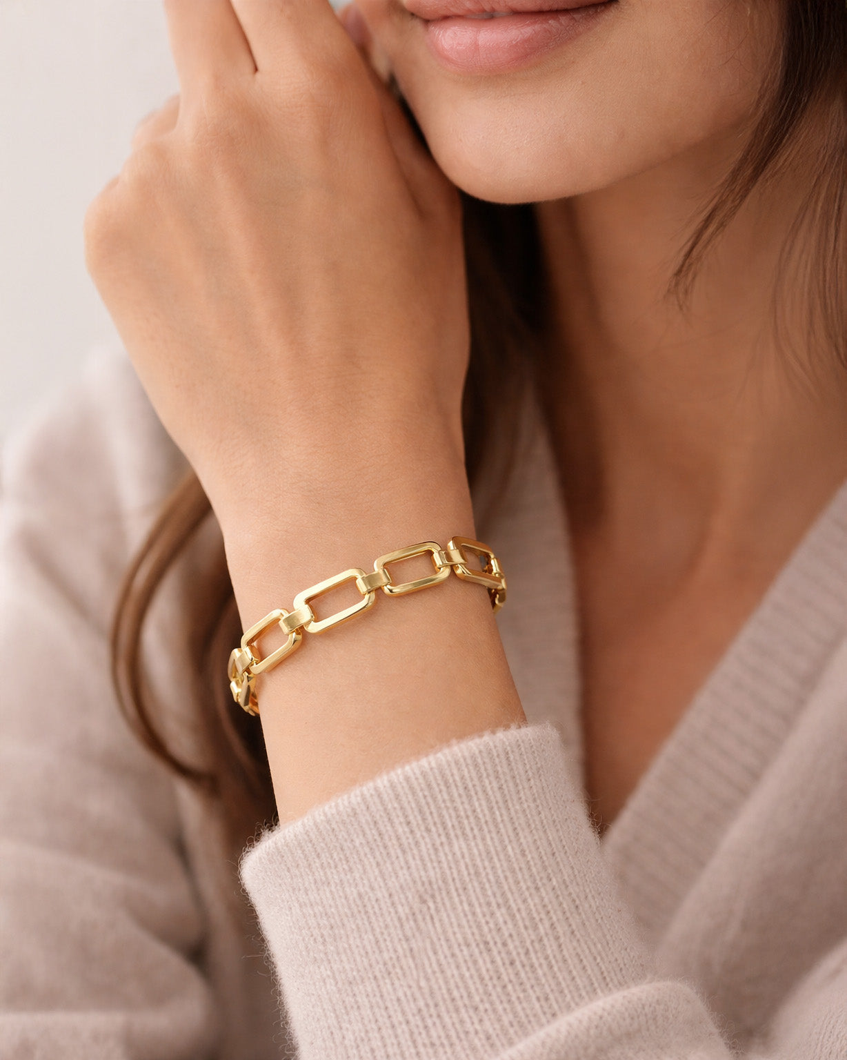 Model wearing 18k gold-plated link bracelet, minimalist everyday style | Jadejuri