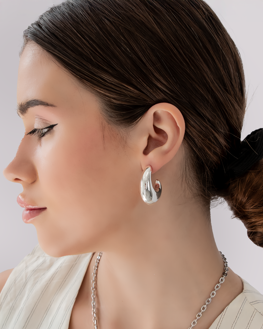 Mini Crescent Curve Hoops in silver – high-polish sculptural hoop earrings with crescent silhouette