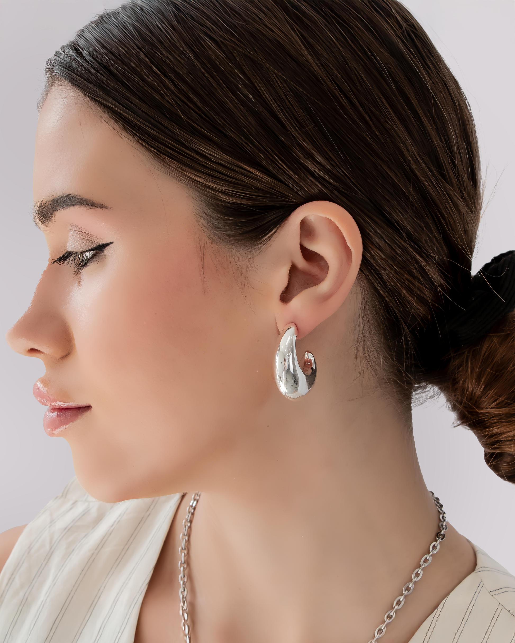 Mini Crescent Curve Hoops in silver – high-polish sculptural hoop earrings with crescent silhouette