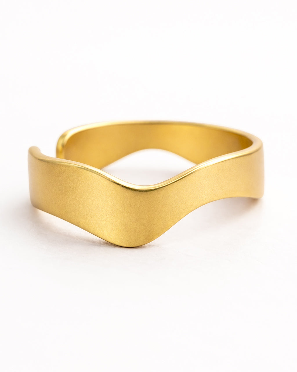 18k gold plated minimalist wave ring side view, modern sculptural women’s jewelry