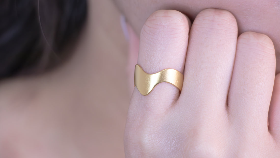 Minimalist Wave Ring Gold Model Hand CloseUp