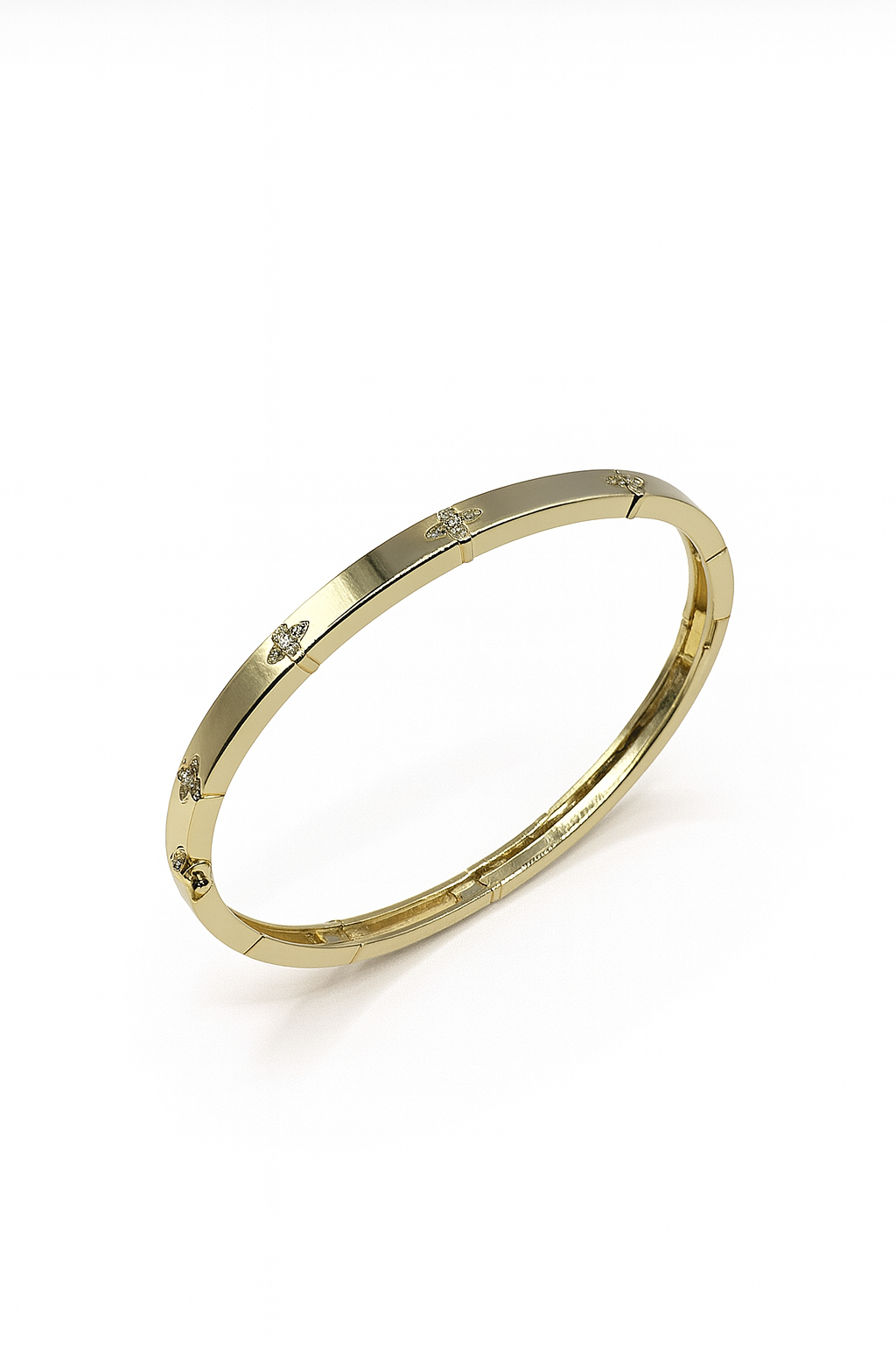 Petite Daisy Bangle – 18K gold-plated brass bracelet with daisy floral motifs and crystal details, feminine and timeless jewelry.