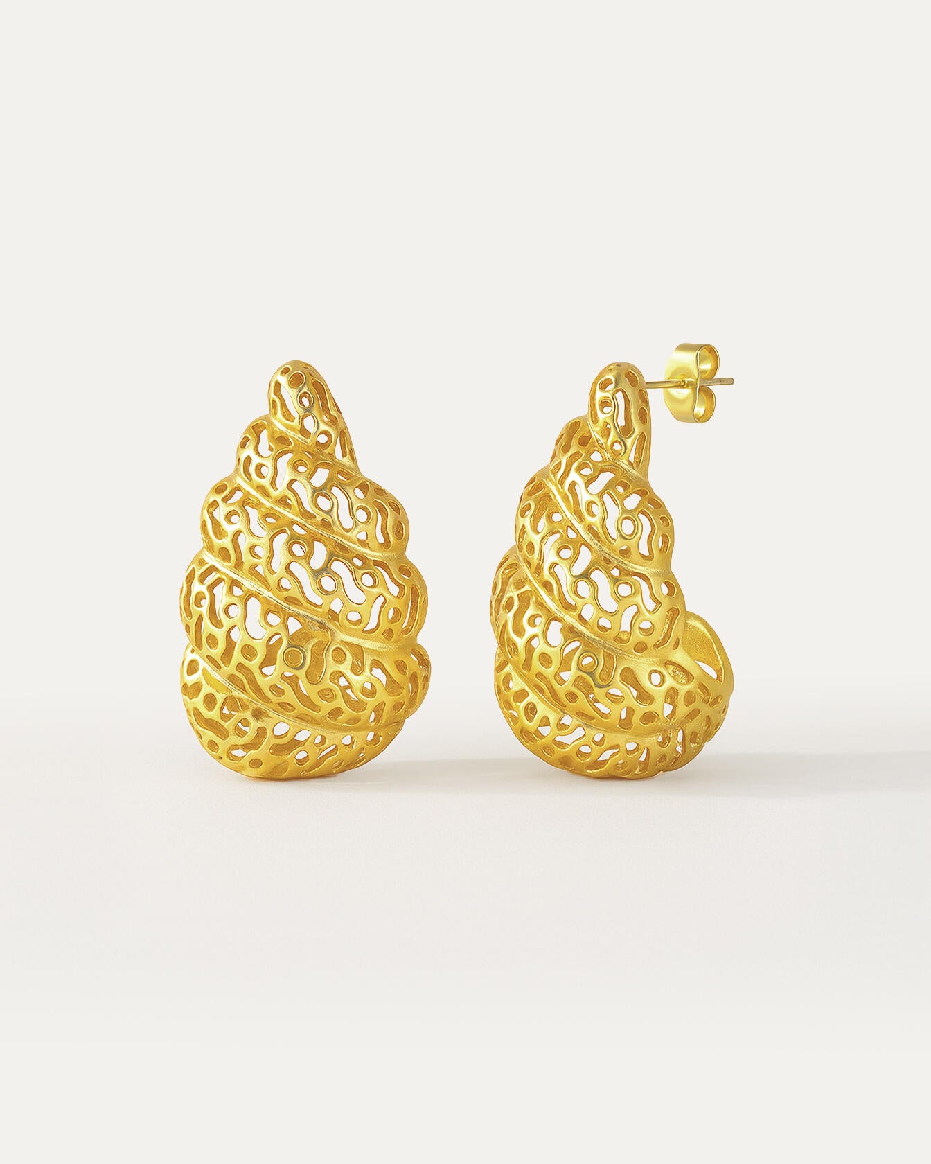 18K gold-plated shell lace stud earrings minimalist women jewelry design elegant