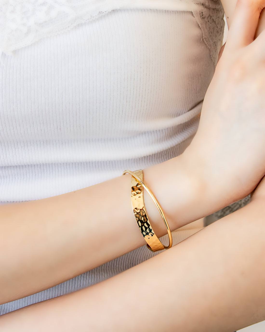 Gold hammered cuff bracelet with twisted sculptural design – Jadejuri
