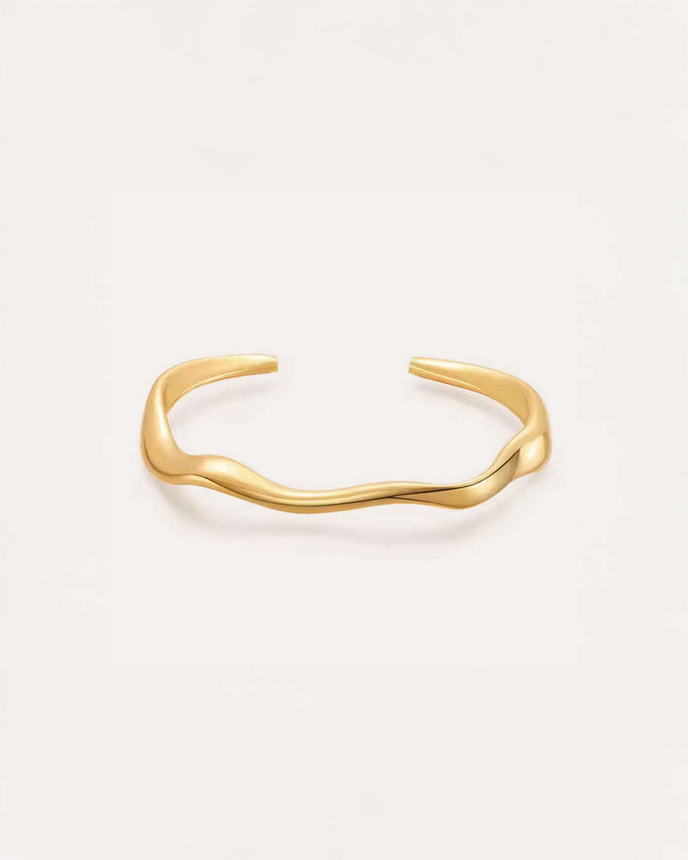 Wavy gold cuff bracelet with fluid, organic shape and smooth finish – Jadejuri