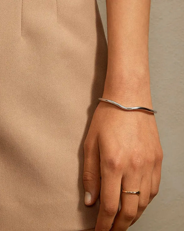 Wavy sterling silver cuff bracelet with fluid, organic shape and smooth finish – Jadejuri