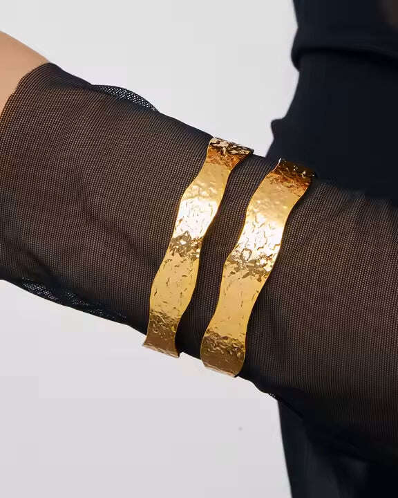 Wavy Luxe Open Cuff Jadejuri
