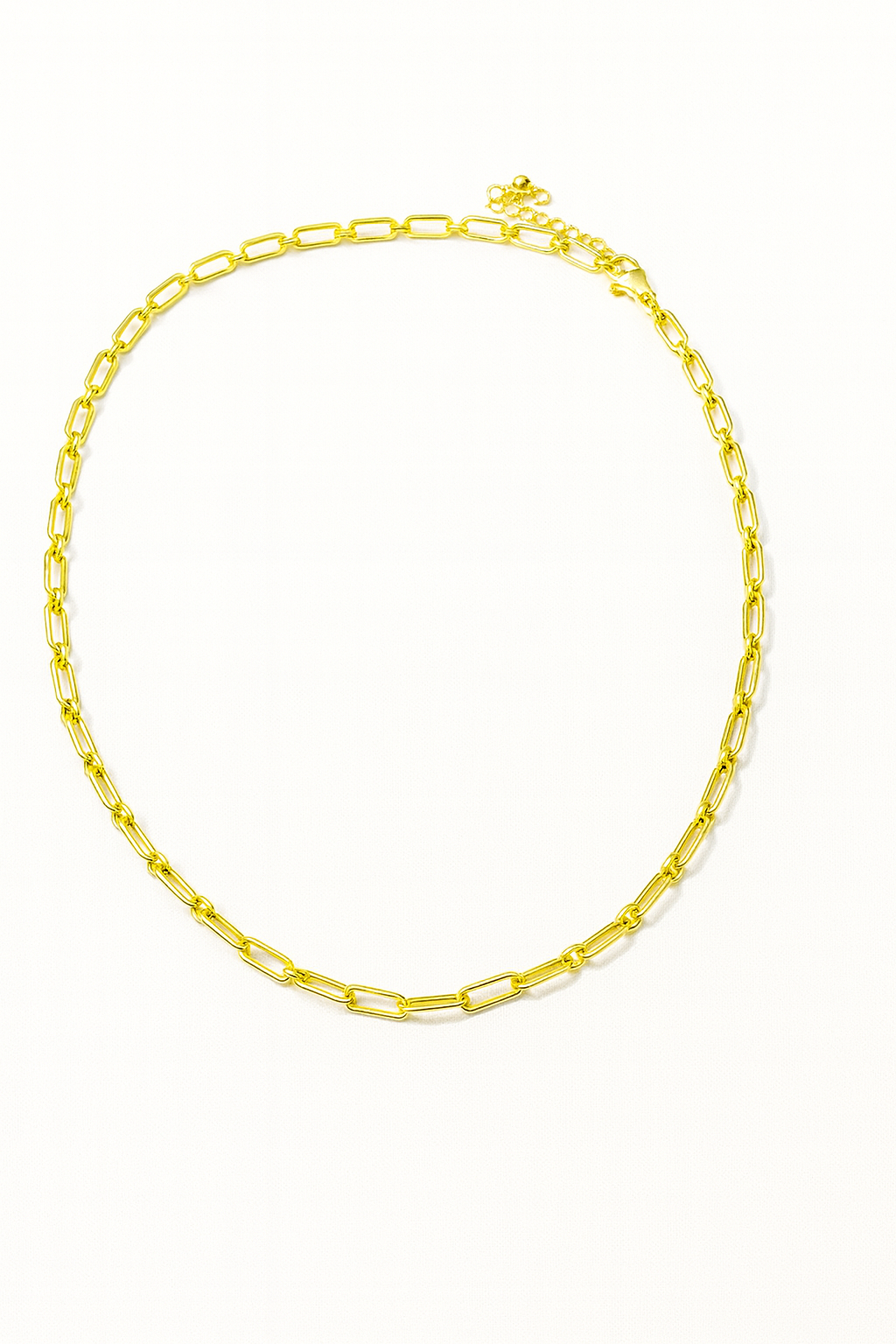 Classic sleek chain necklace in 18k gold plated brass – simple and charm-friendly.