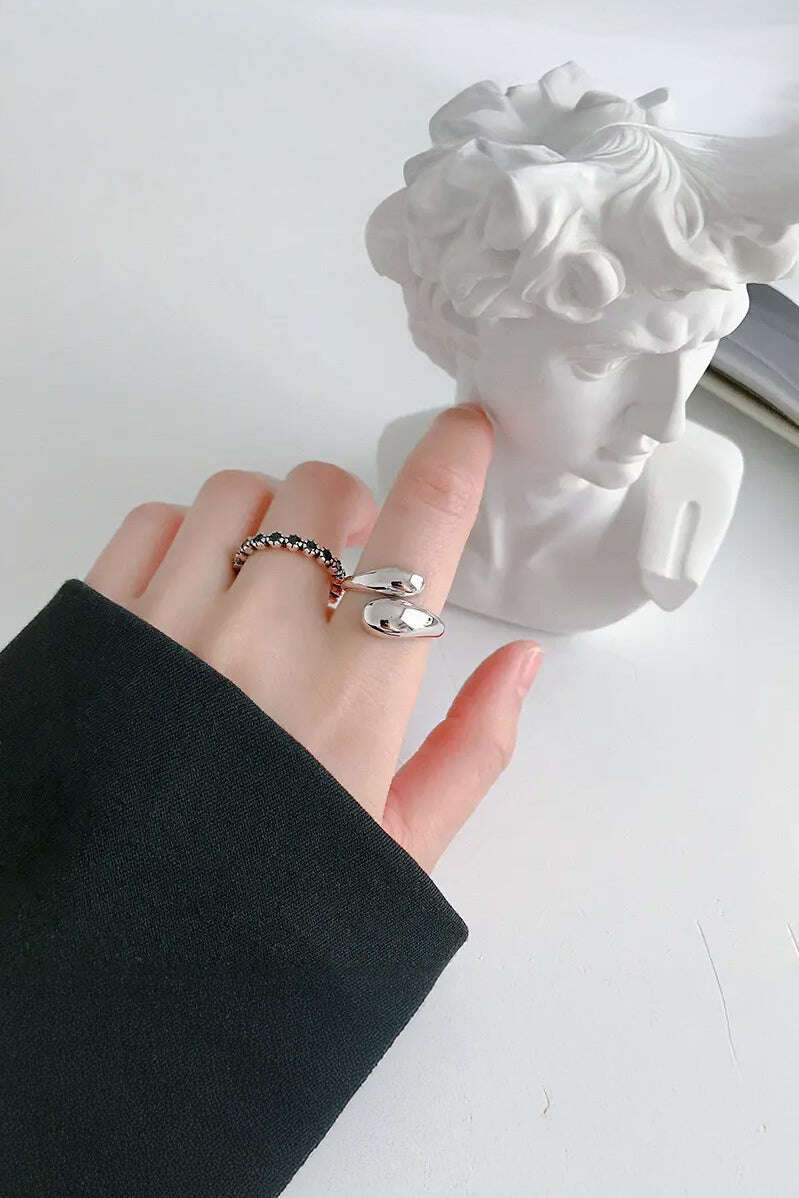 Minimalist Snake Ring Jadejuri