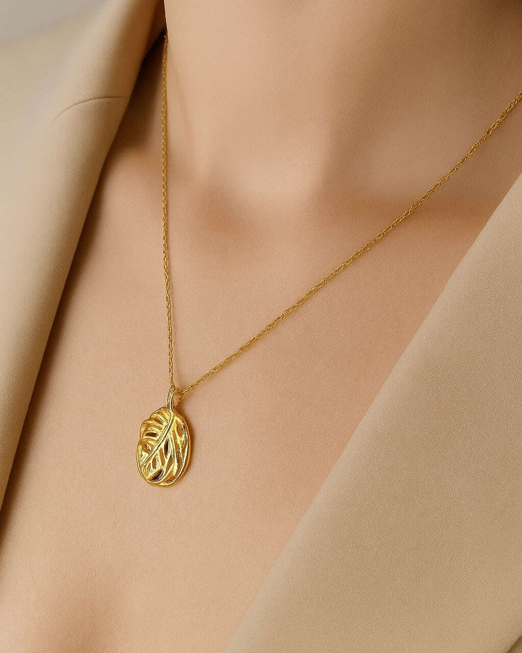 Round Hammered Pendant Necklace Jadejuri