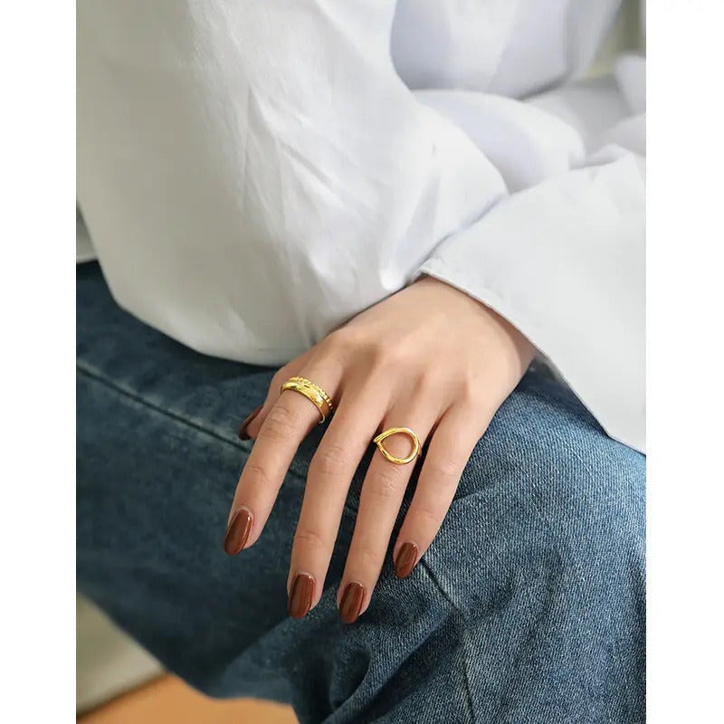 Sleek Lines Ring Gold Model Hand