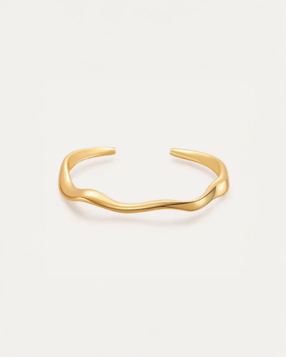 Wavy gold cuff bracelet with fluid, organic shape and smooth finish – Jadejuri