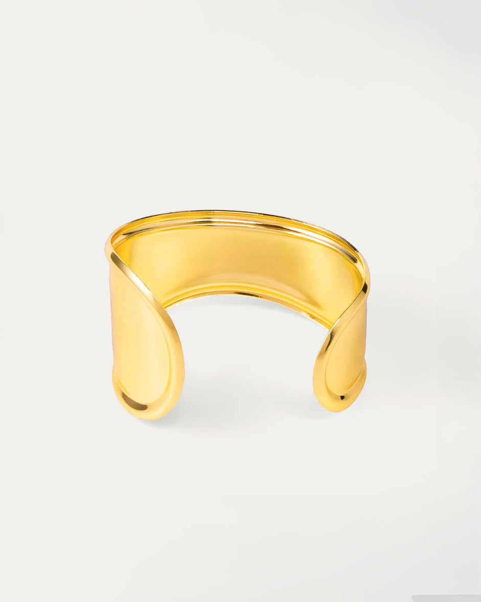 Wide gold cuff bracelet with sculptural design and glossy finish – Jadejuri
